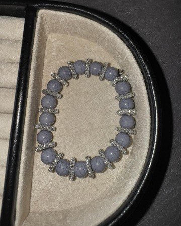 Armbnd med gr perler &amp; slv glimmer mellemrumsstykker